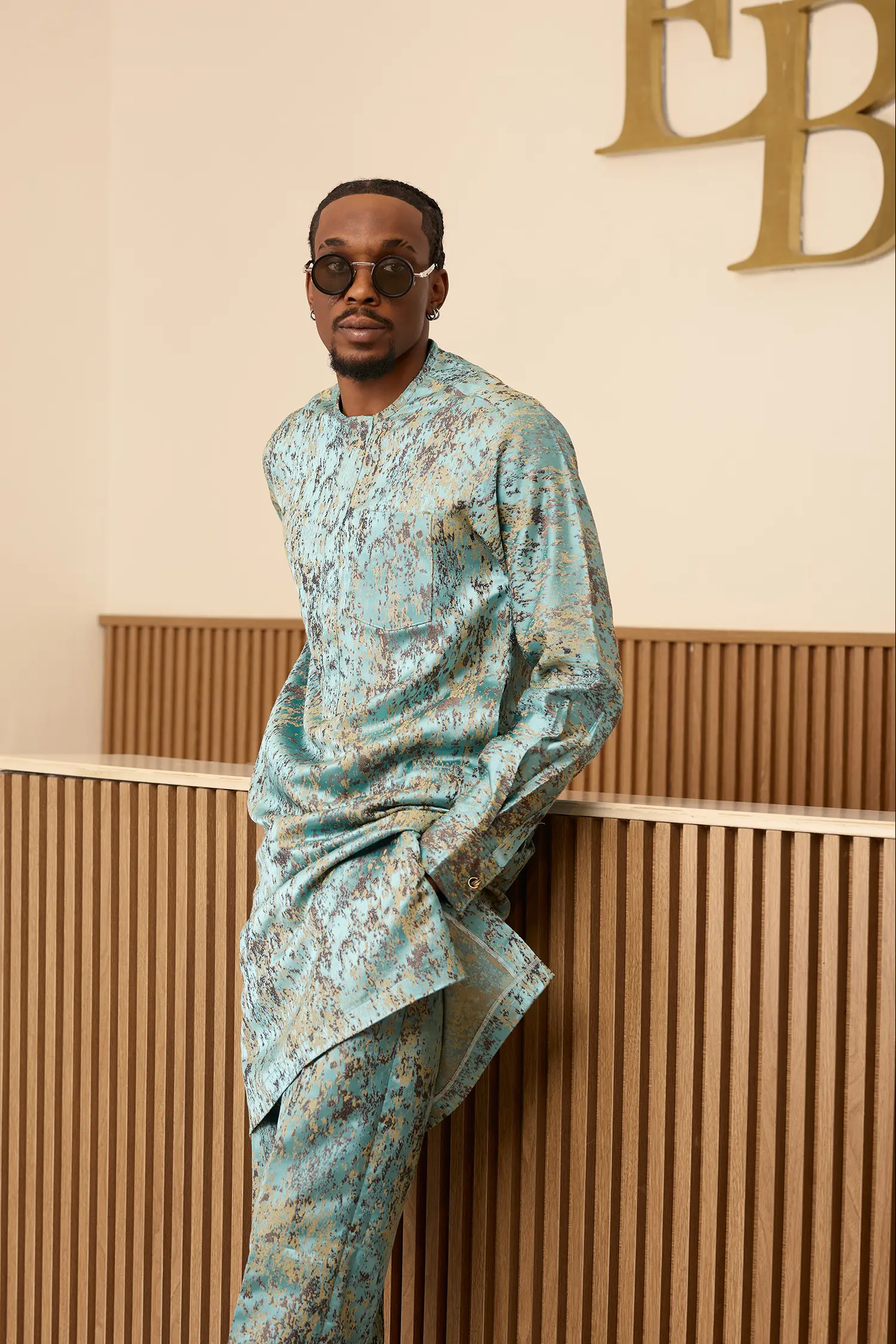 Damask Range Regal